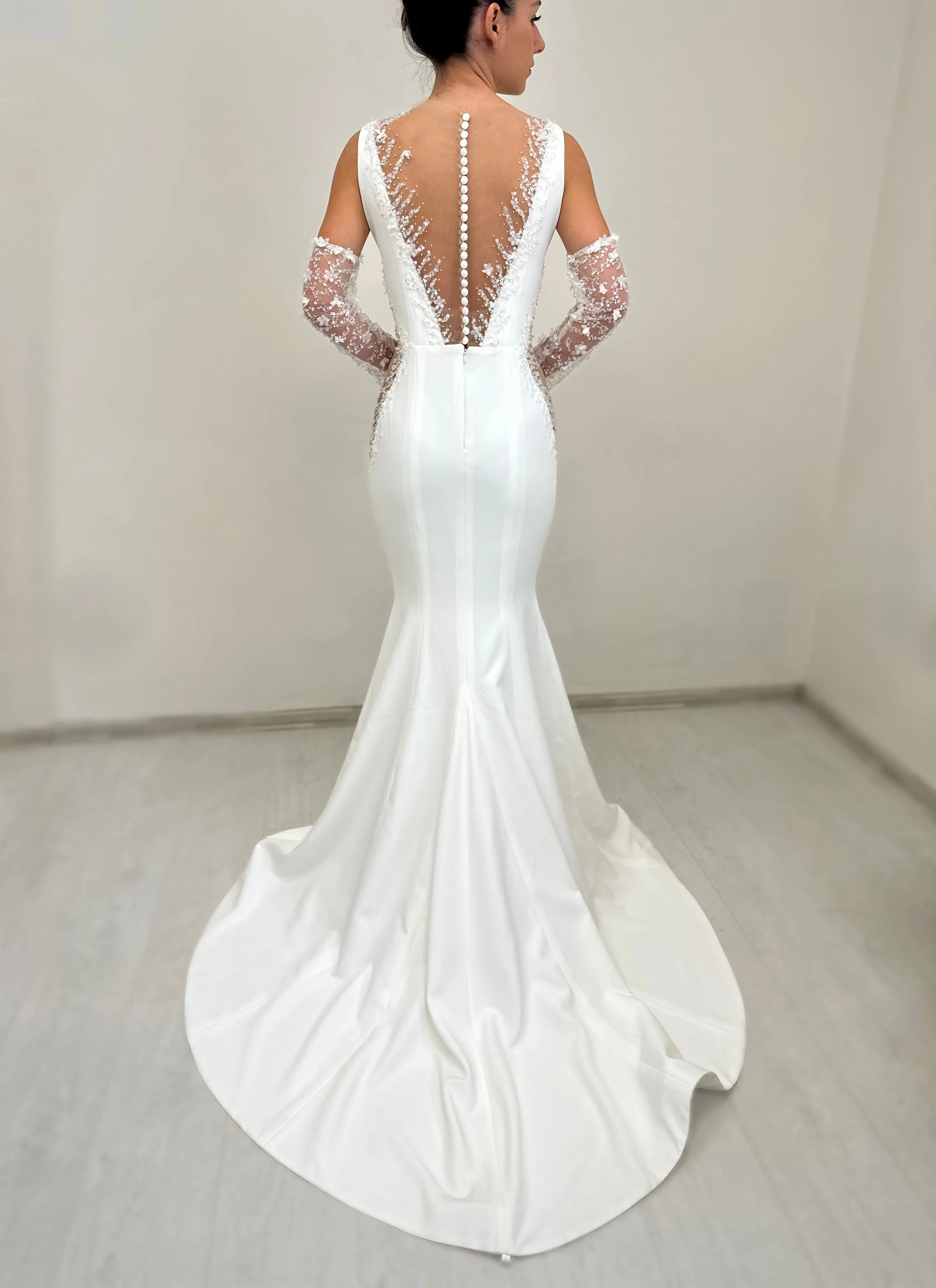 Elegant Mermaid Crepe wedding dress Grace with gloves