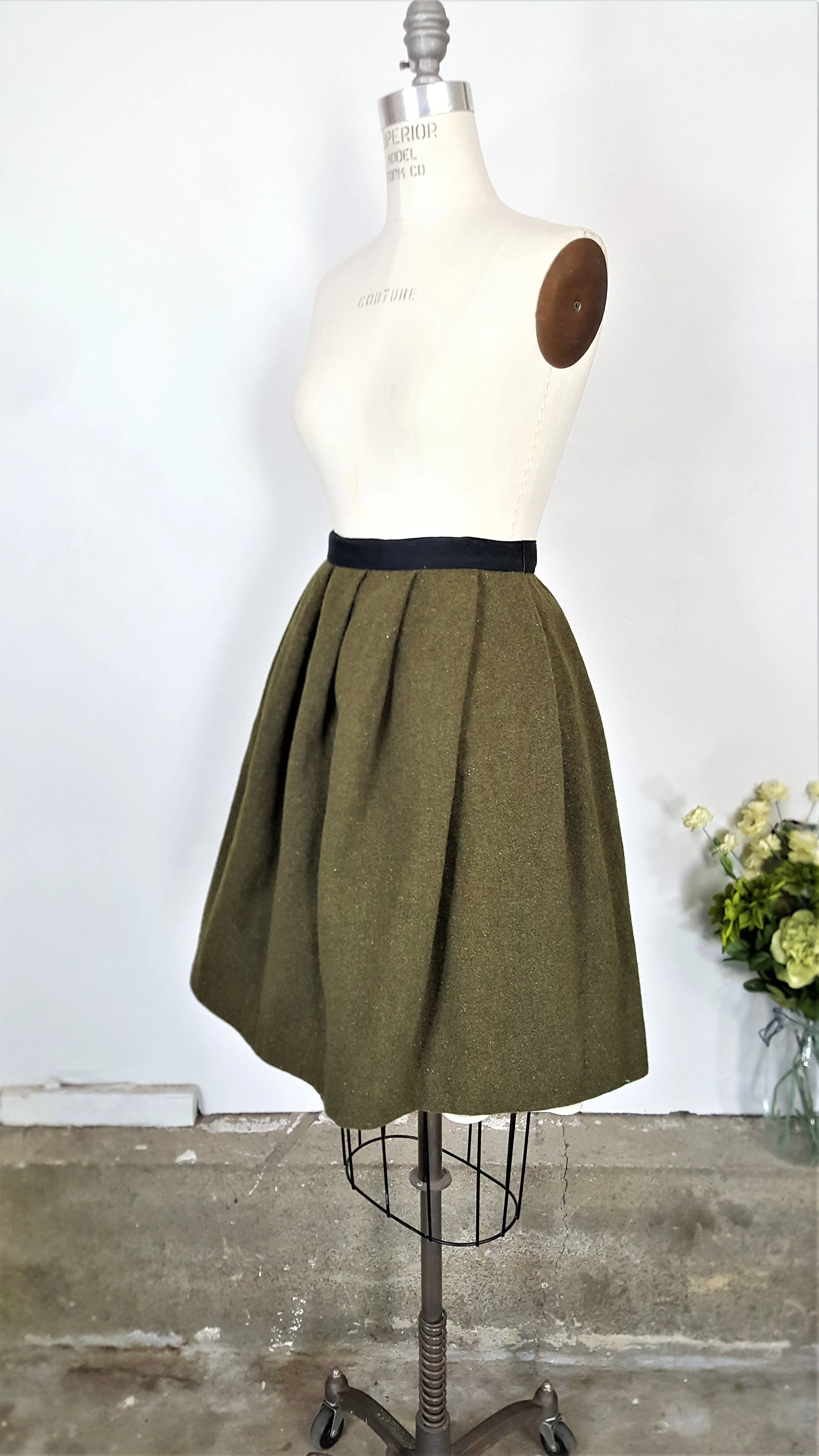 Vintage 1960s Green Wool Skirt With Pleats