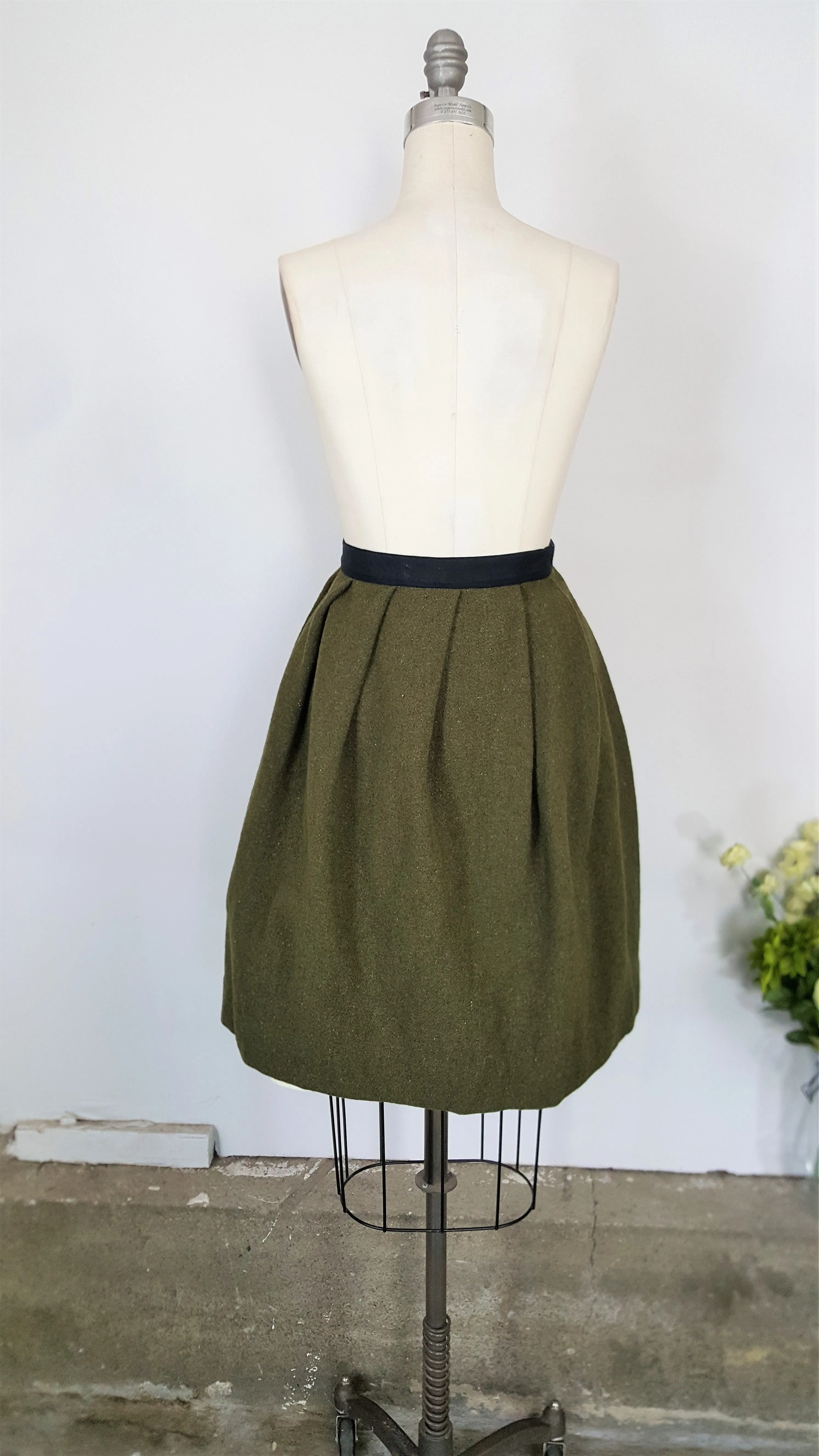 Vintage 1960s Green Wool Skirt With Pleats